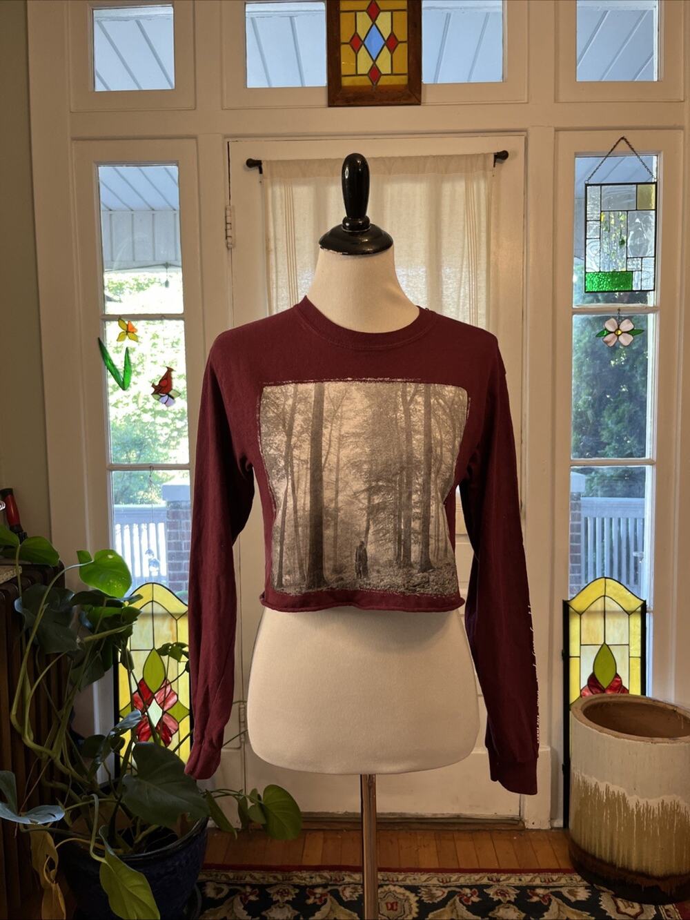 Taylor Swift Cropped Size S Burgundy Long Sleeve Graphic T-Shirt Folklore
